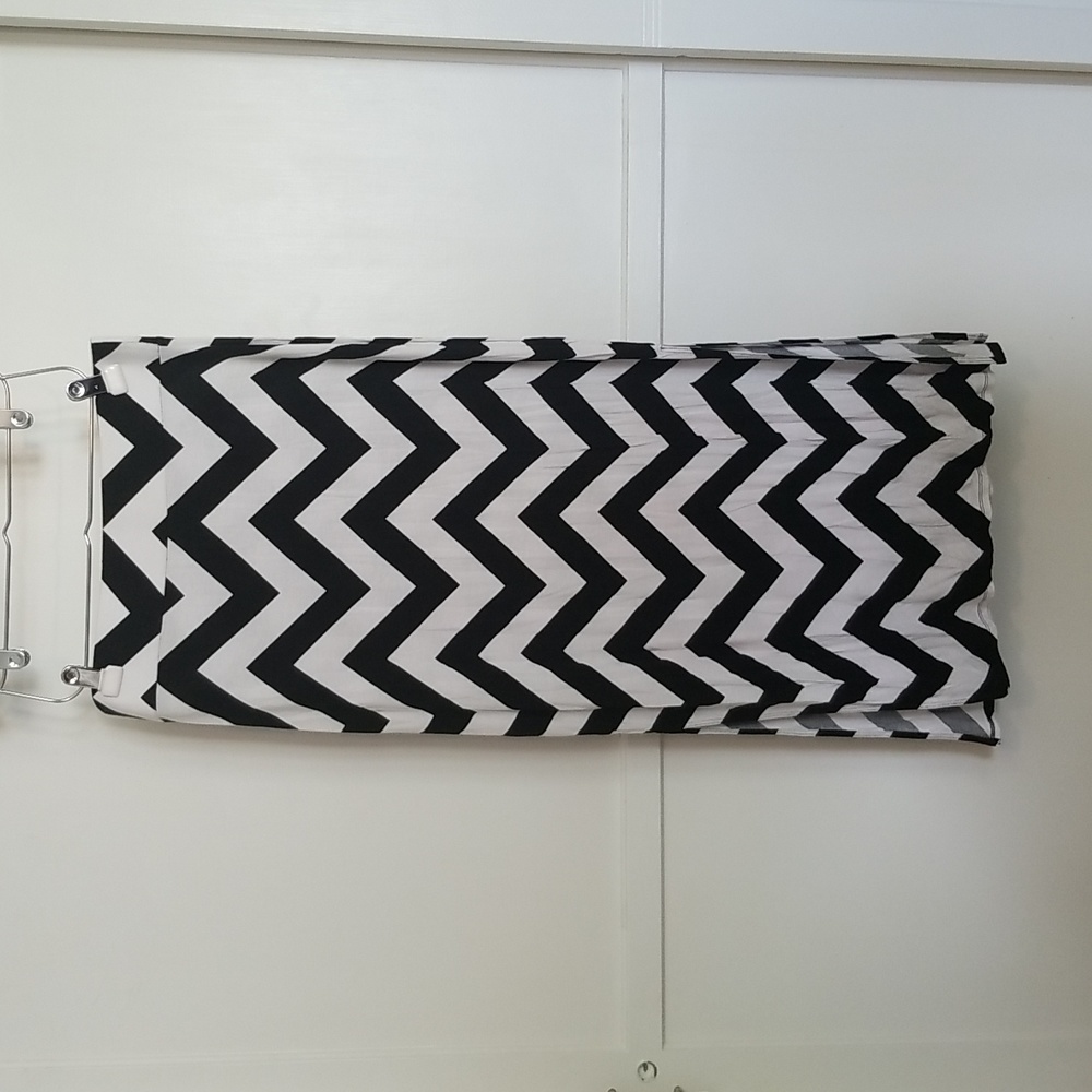 ❤️$6 Sale!❤️ Black & White Chevron Print Maxi Skirt EUC - Picture 4 of 4